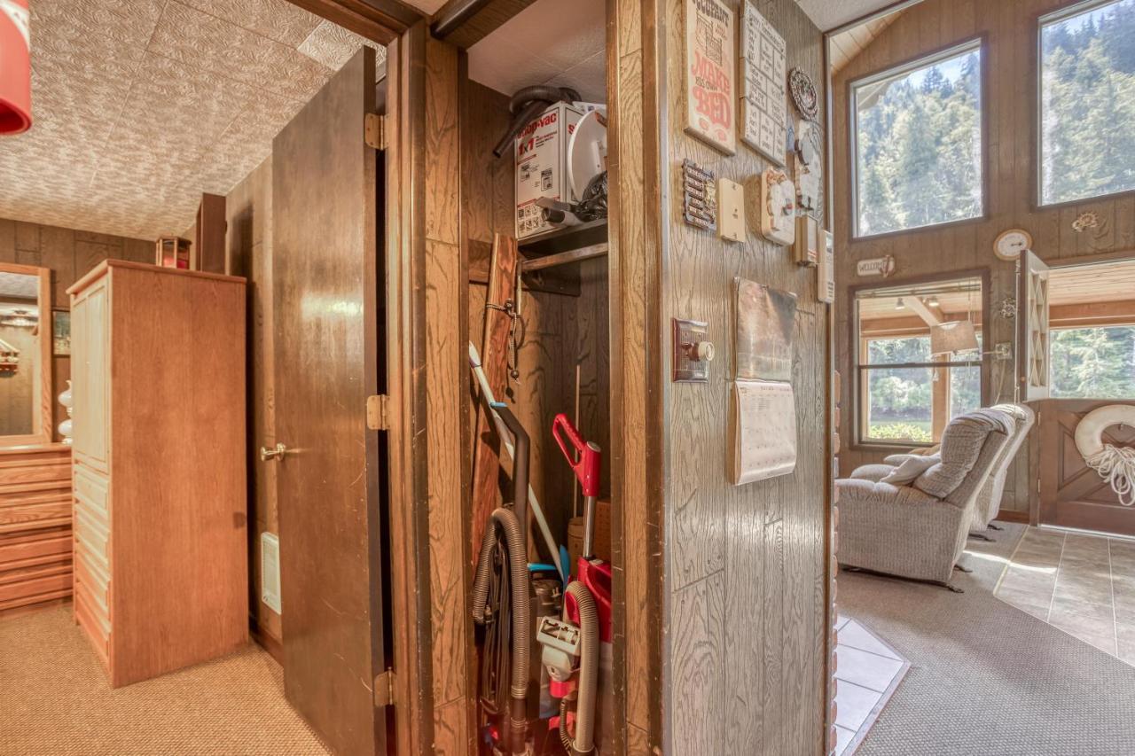 The Crabbing Cabin Lincoln City Exterior foto