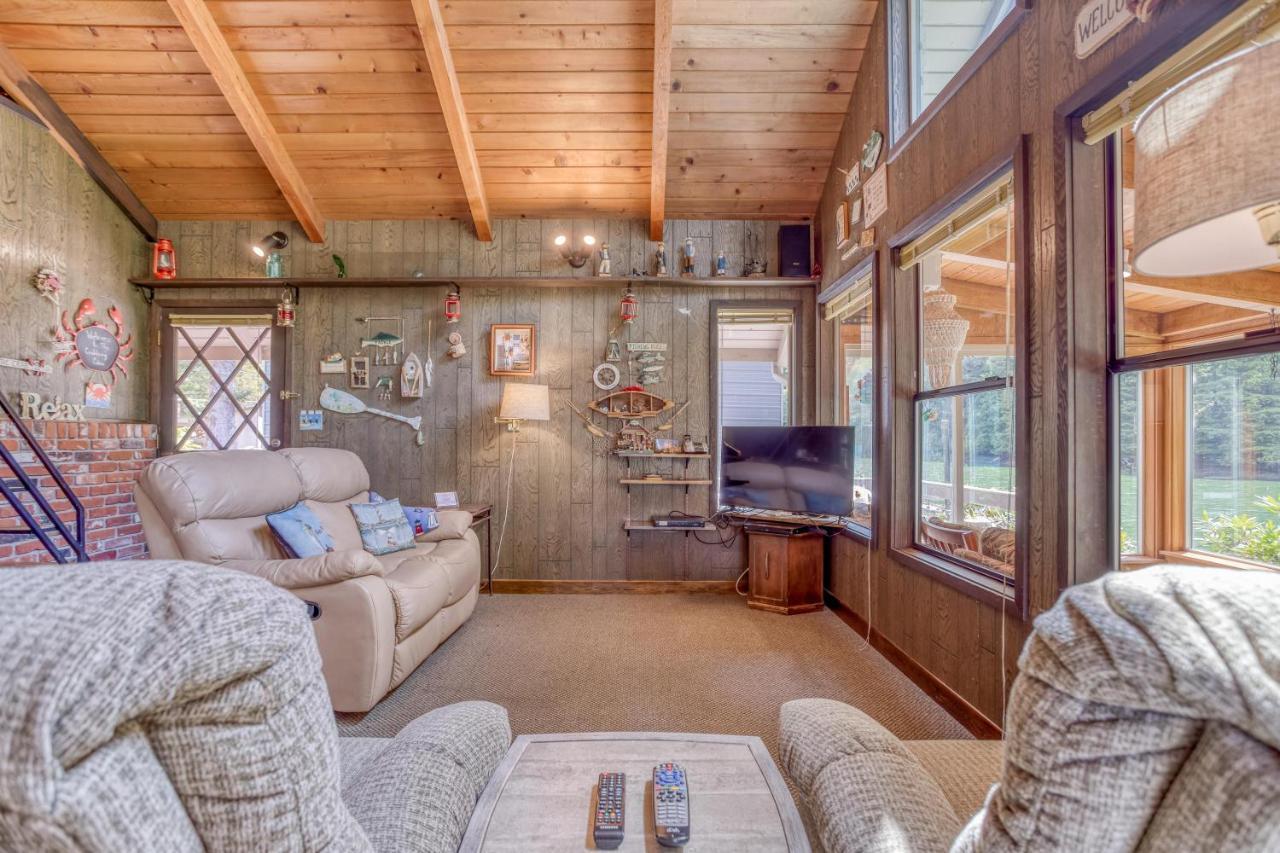 The Crabbing Cabin Lincoln City Exterior foto